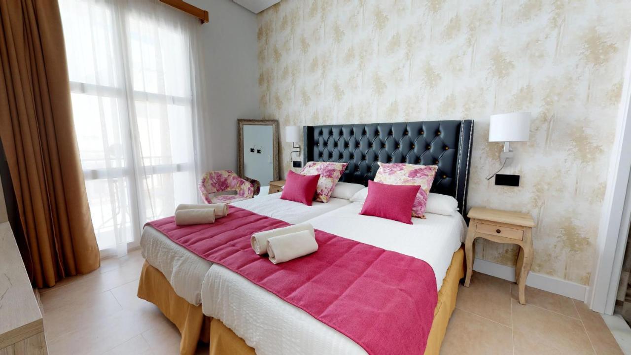 Hostal Boutique La Espanola Rota Bagian luar foto