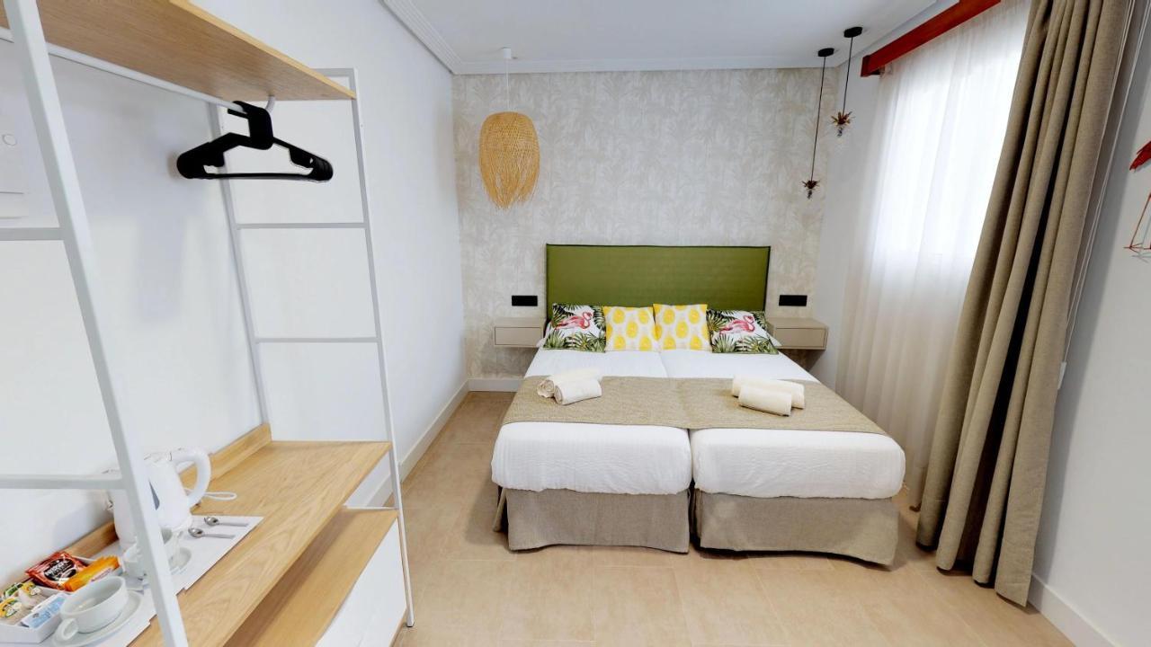 Hostal Boutique La Espanola Rota Bagian luar foto