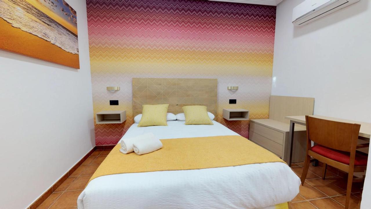 Hostal Boutique La Espanola Rota Bagian luar foto